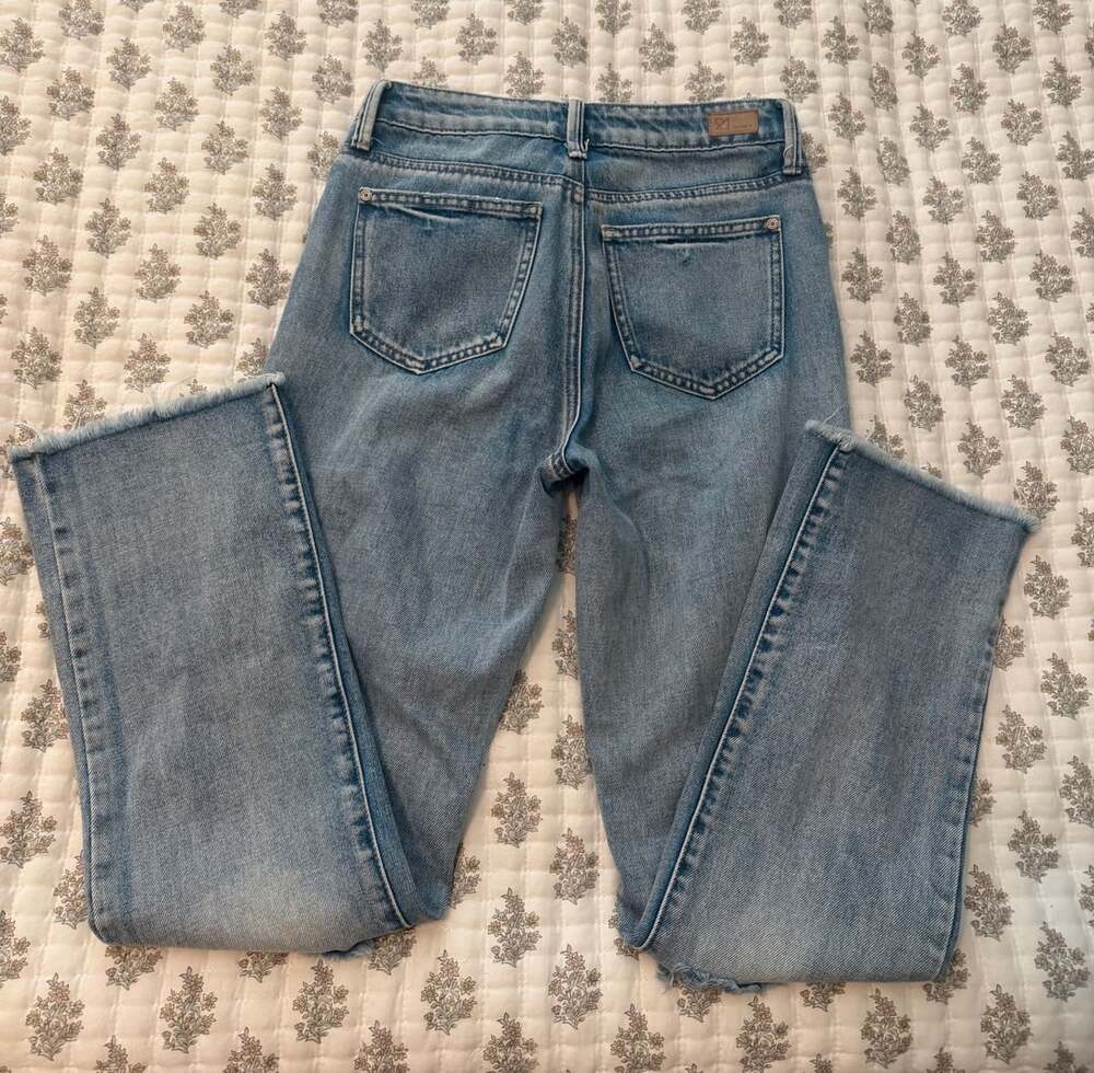 Distressed Jeans - Picture 4 of 5